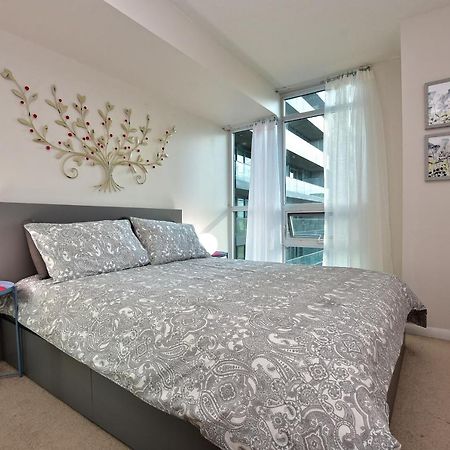 Downtown Condo, Free Parking & Amenities Toronto Luaran gambar