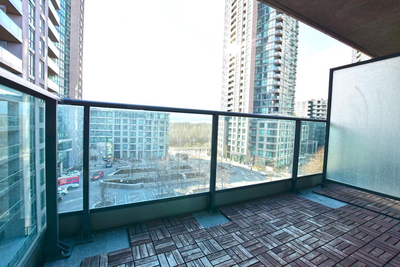 Downtown Condo, Free Parking & Amenities Toronto Luaran gambar