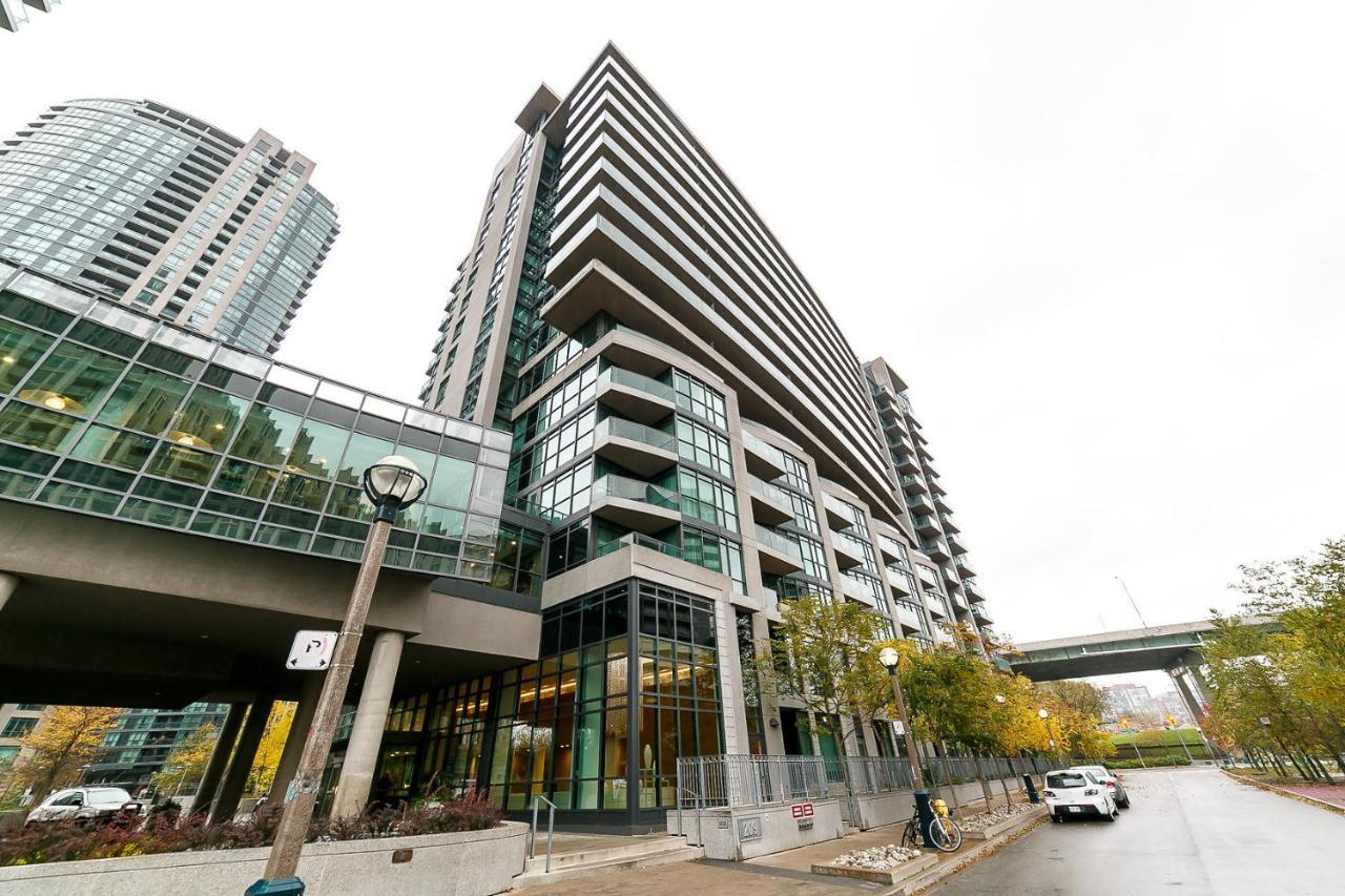 Downtown Condo, Free Parking & Amenities Toronto Luaran gambar